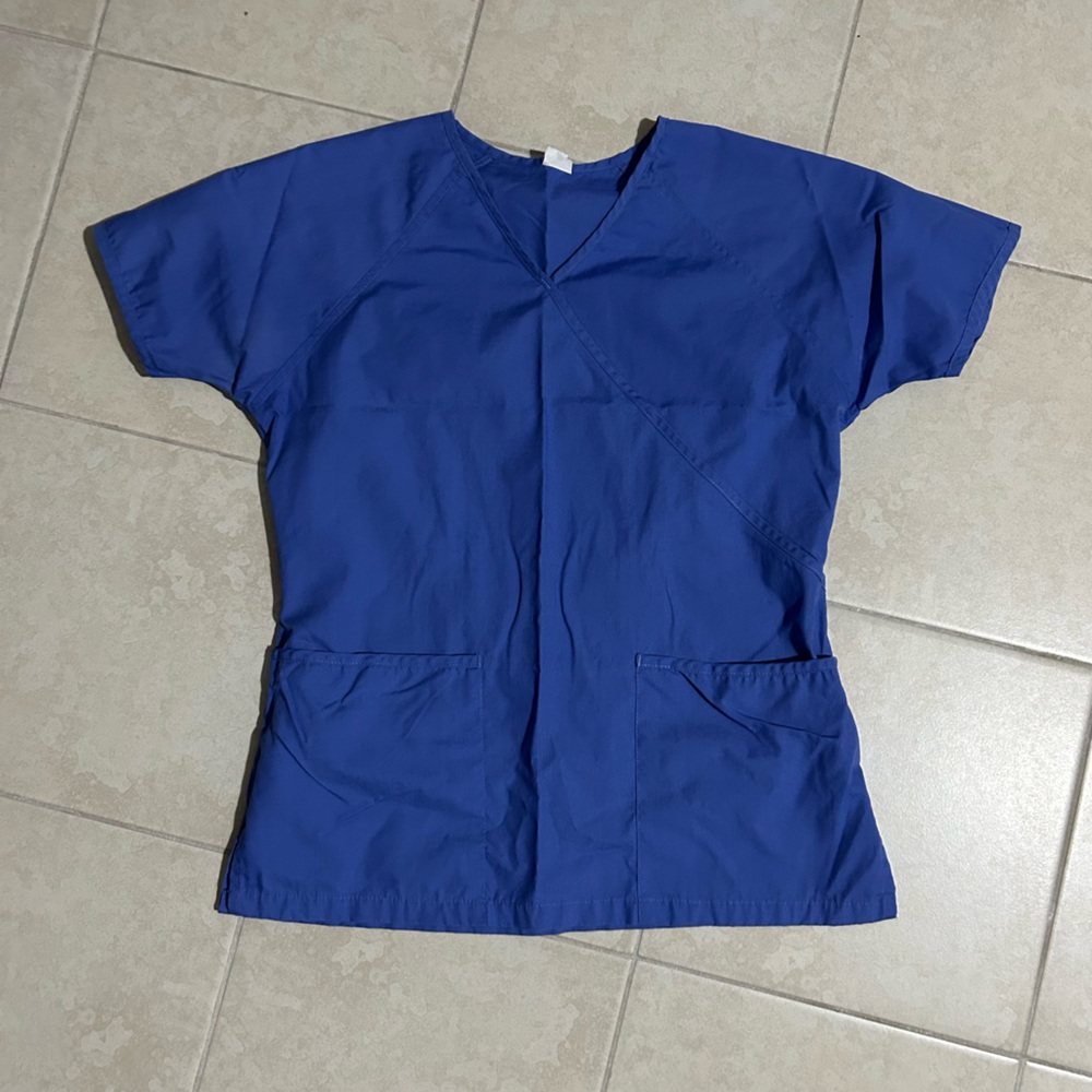 Scrub top